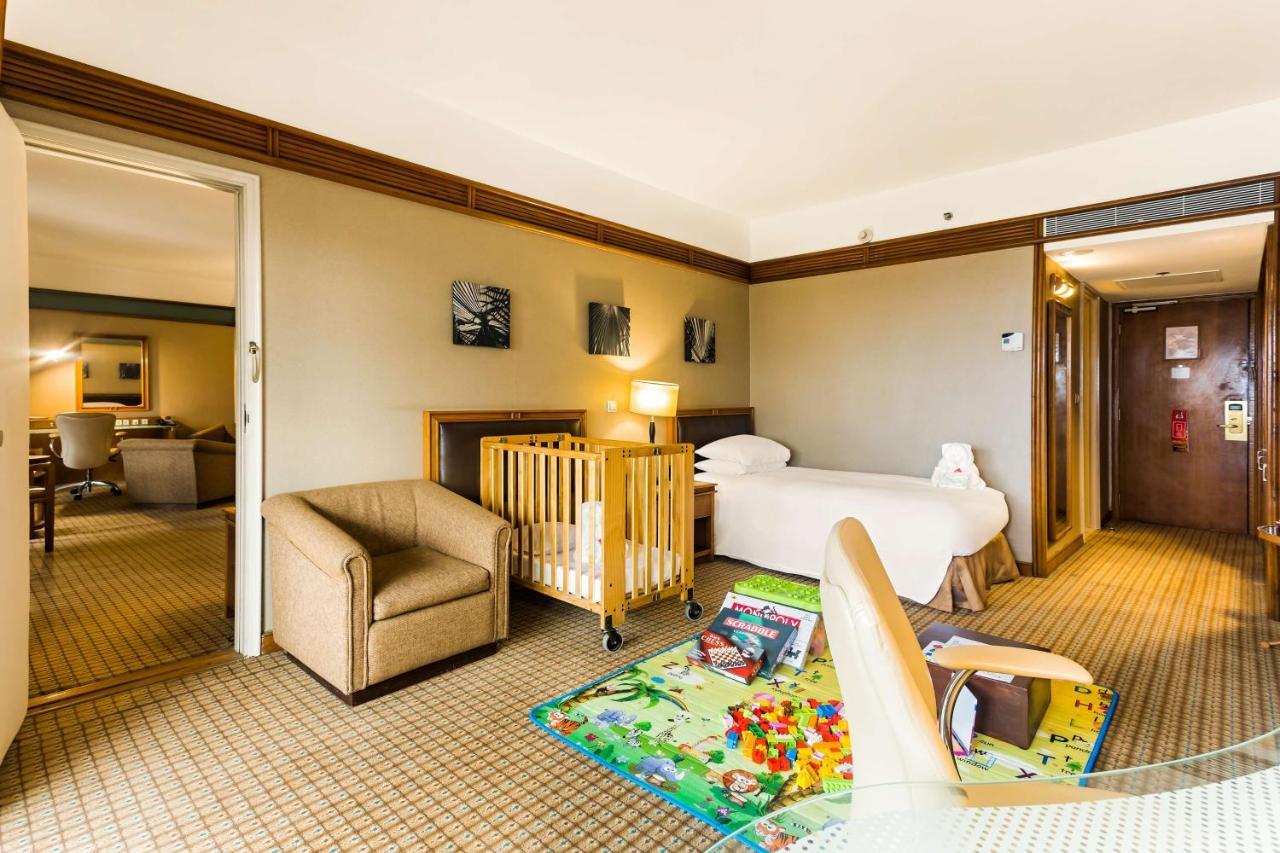ฮิลตัน ยาอุนเด Hotel ภายนอก รูปภาพ