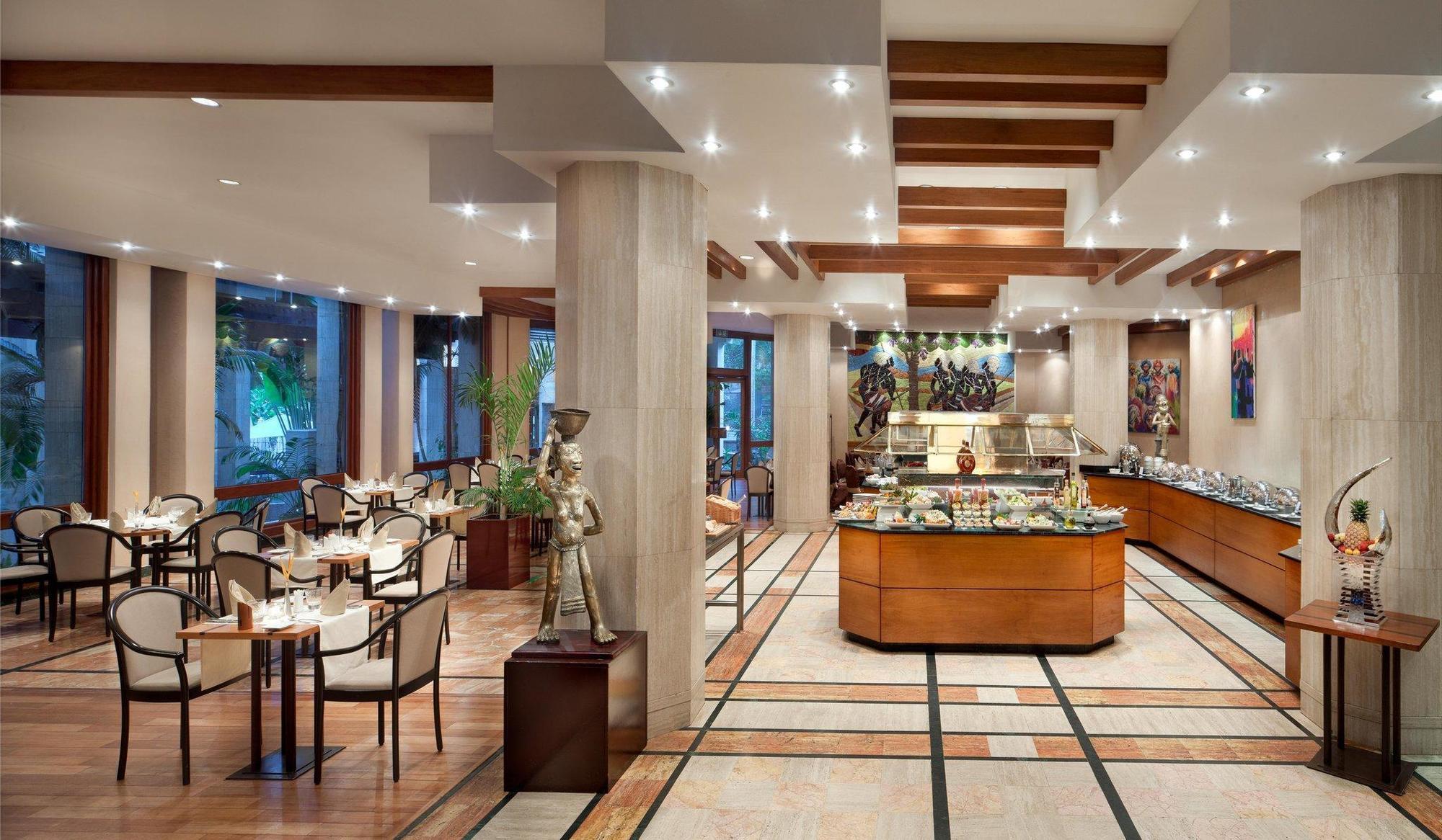 ฮิลตัน ยาอุนเด Hotel ภายนอก รูปภาพ