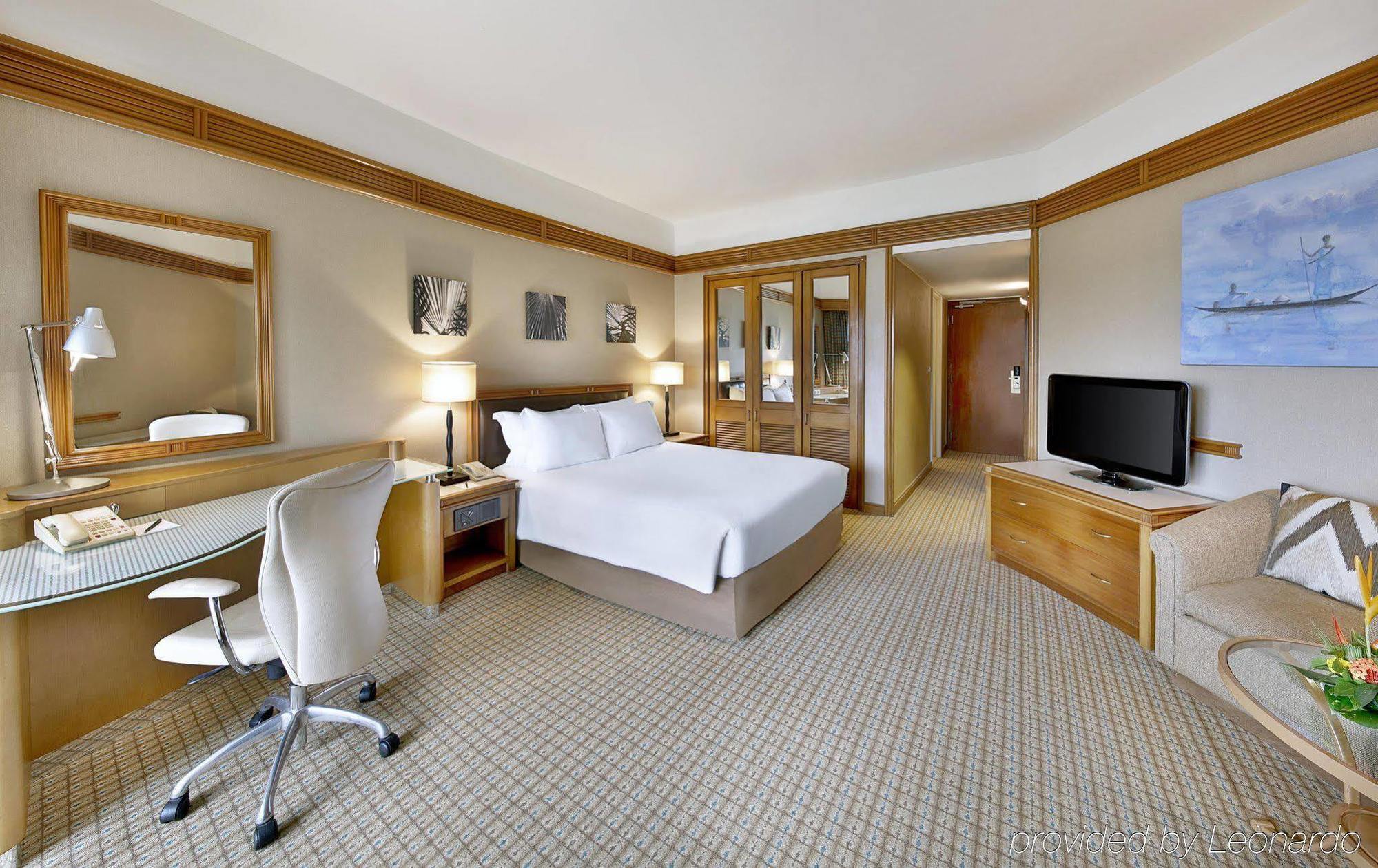 ฮิลตัน ยาอุนเด Hotel ภายนอก รูปภาพ