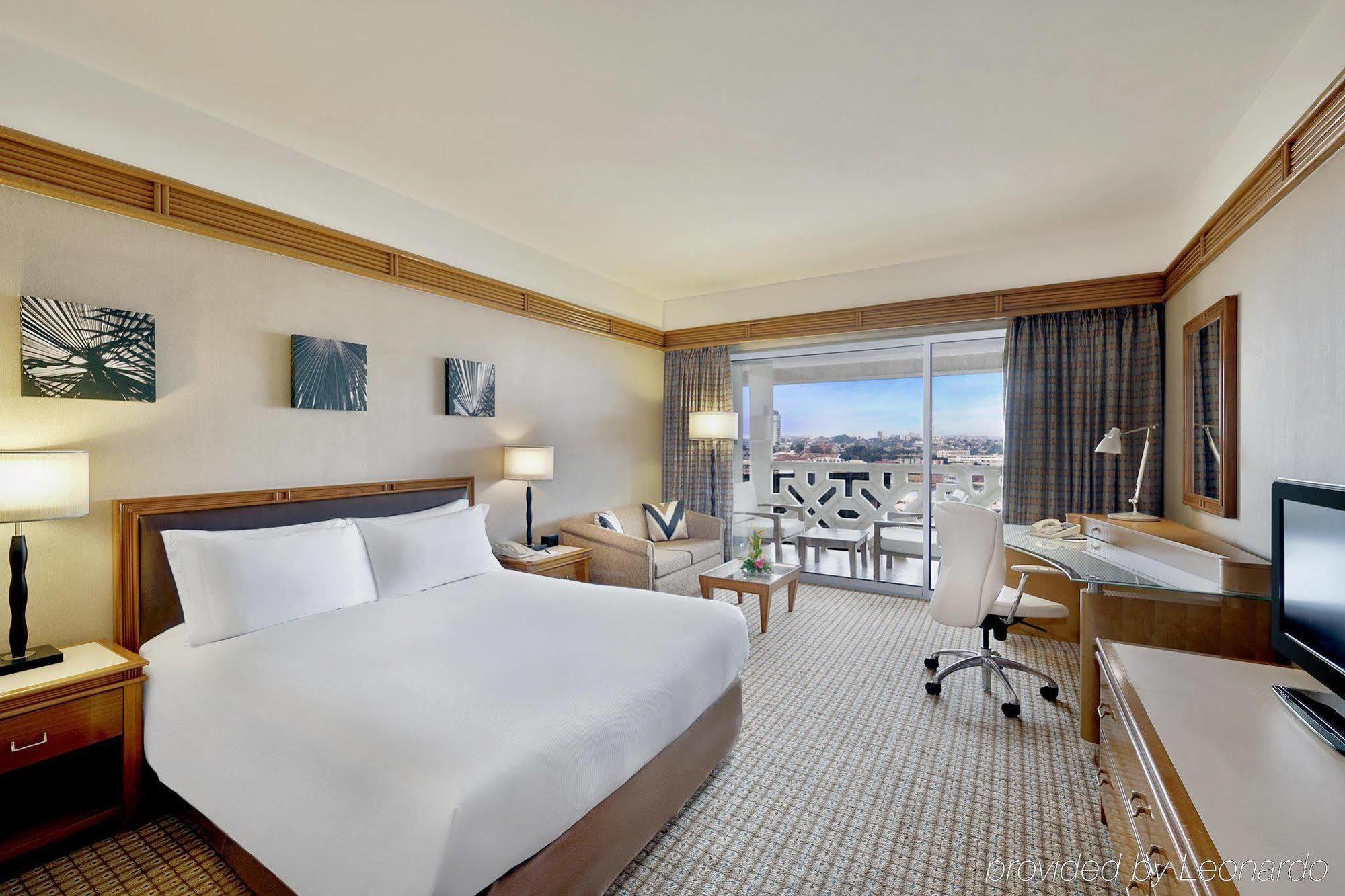 ฮิลตัน ยาอุนเด Hotel ภายนอก รูปภาพ