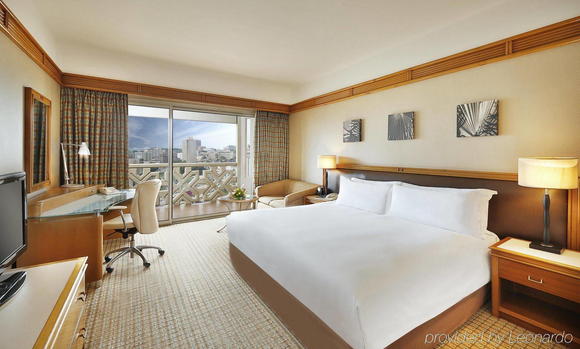 ฮิลตัน ยาอุนเด Hotel ภายนอก รูปภาพ