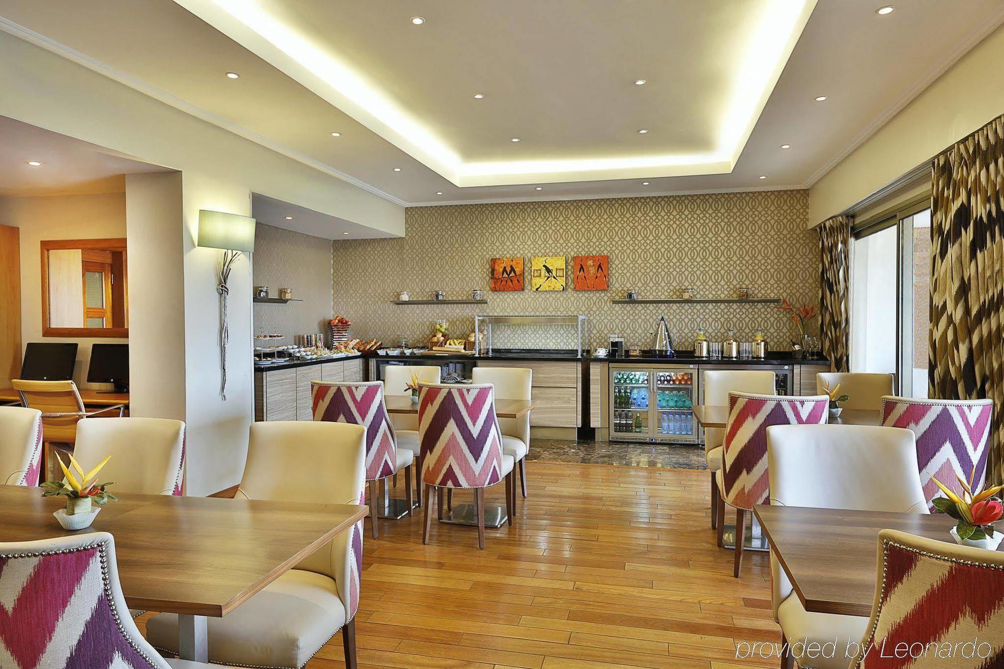 ฮิลตัน ยาอุนเด Hotel ภายนอก รูปภาพ