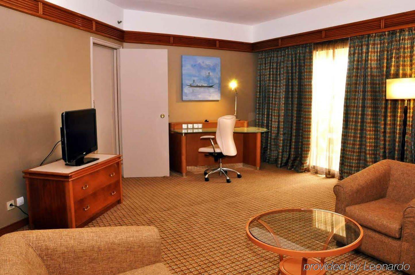 ฮิลตัน ยาอุนเด Hotel ภายนอก รูปภาพ